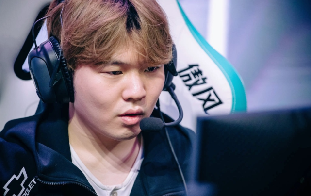 使得他不仅 使得他不仅