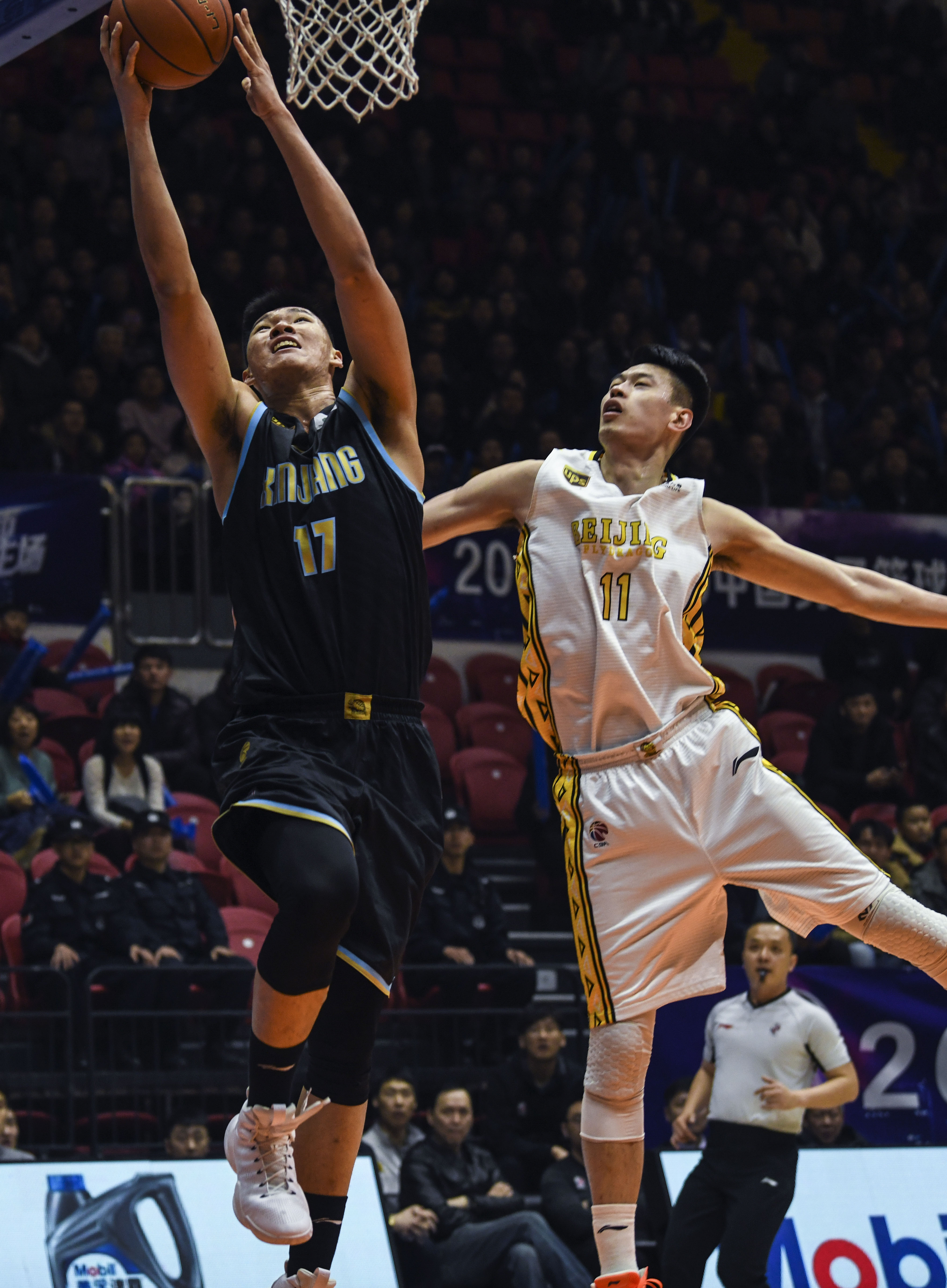 他在门前抢 他在门前抢