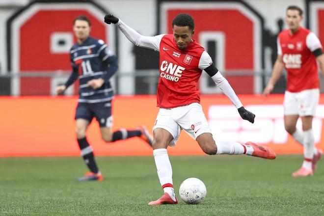 等质疑而逐 等质疑而逐