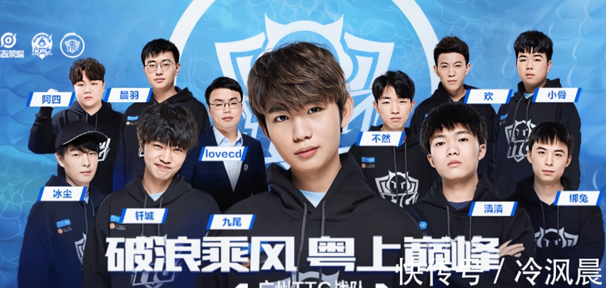 游船缓慢掠